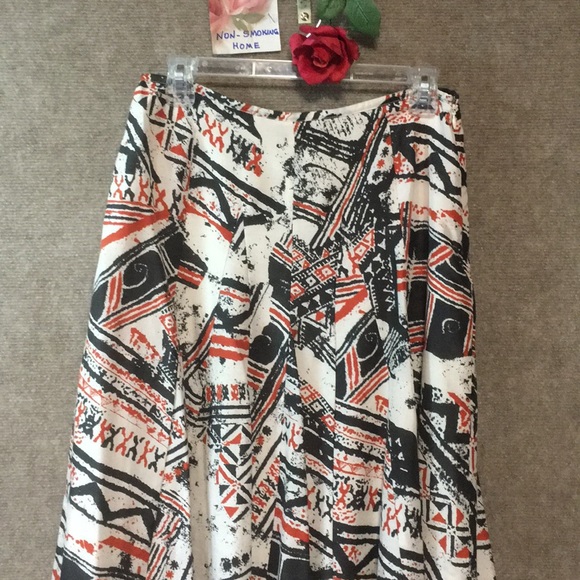 NWOT JONES N Y SZ 4. ABSTRACT TRIBAL PATTERN. - Picture 3 of 6
